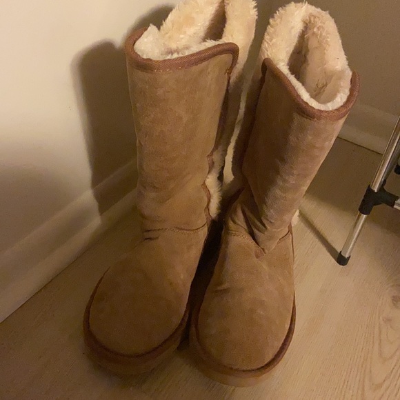 Lamo Fall Shoes - Picture 2 of 4